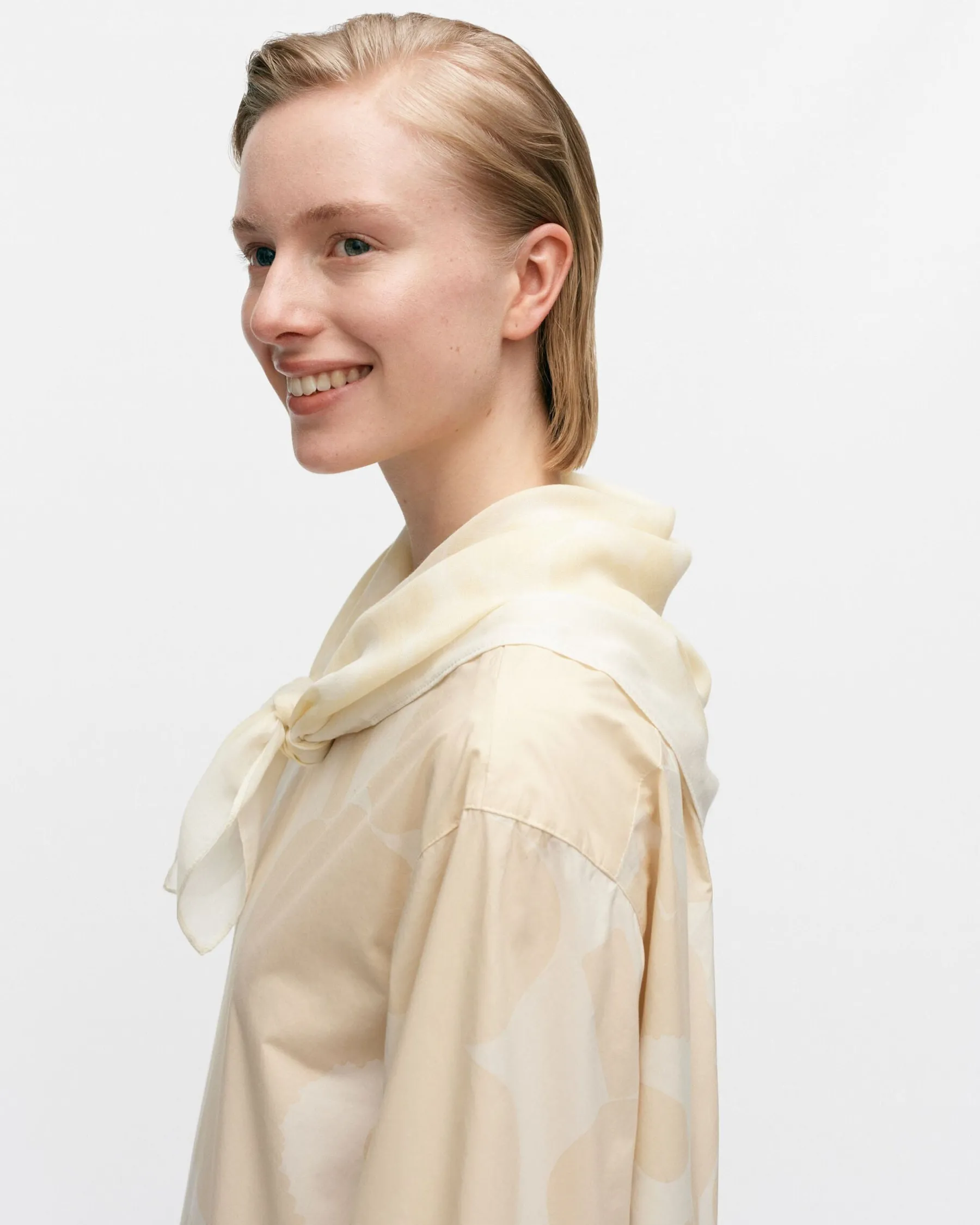 Huivit^Marimekko Ihastuttava Unikko Huivi