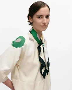 Huivit^Marimekko Lauhtua Heijastus Unikko Silkkihuivi