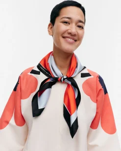 Huivit^Marimekko Lauhtua Heijastus Unikko Silkkihuivi